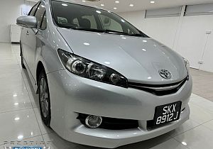 Toyota Wish 1.8 CVT Elegance 2015 Silver Push Start